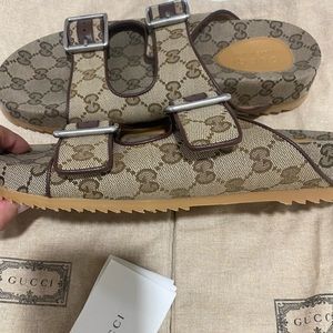 Gucci Sandals size 8 w gear condition